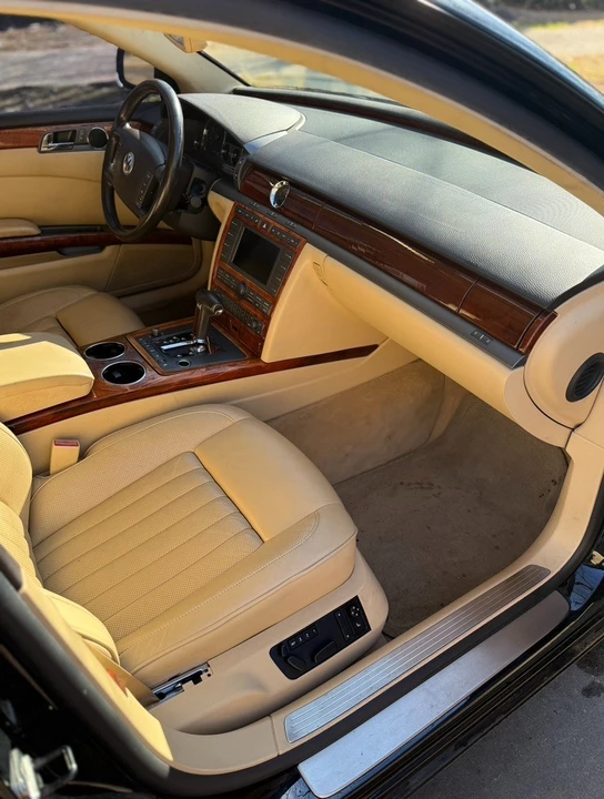 2004 Volkswagen Phaeton - Image 19 of 21