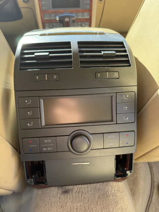 2004 Volkswagen Phaeton - Image 15 of 21
