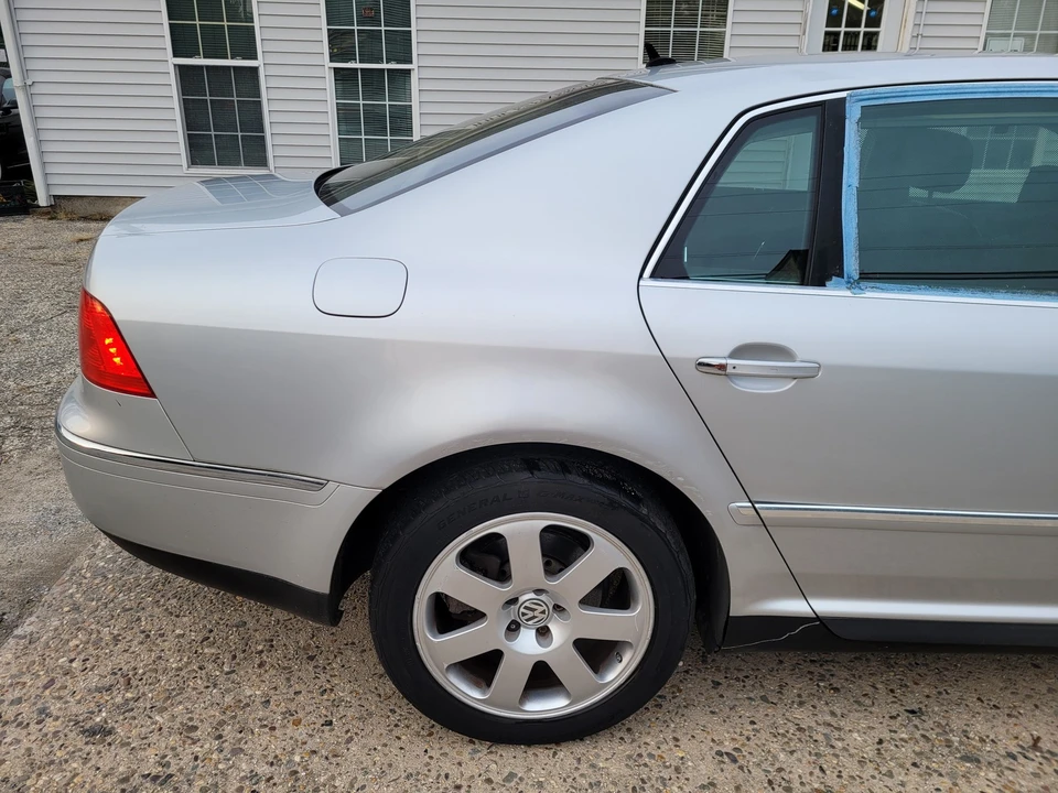 2004 Volkswagen Phaeton - Image 16 of 21
