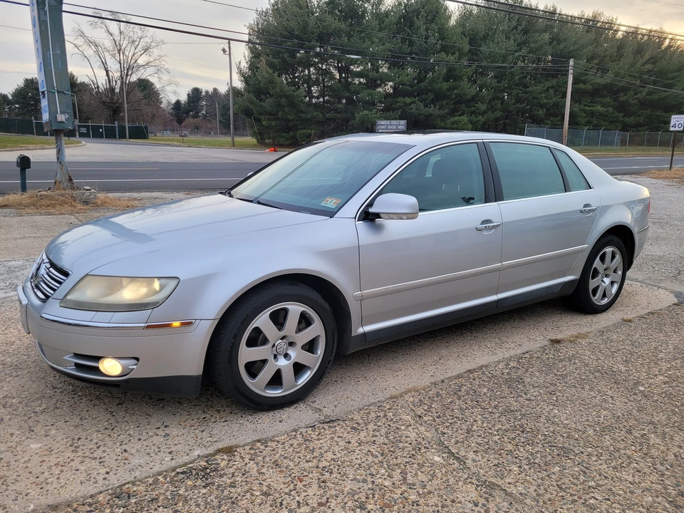 2004 Volkswagen Phaeton - Image 2 of 21