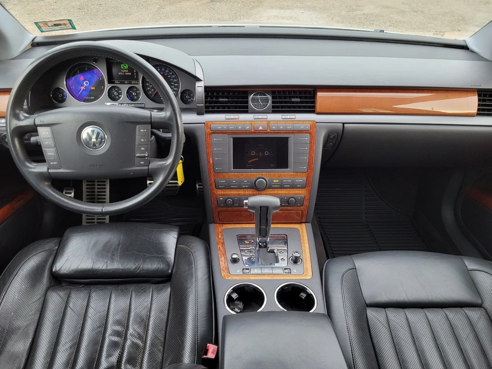 2004 Volkswagen Phaeton - Image 11 of 21