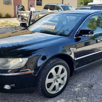 2004 Volkswagen Phaeton Sedan 4D