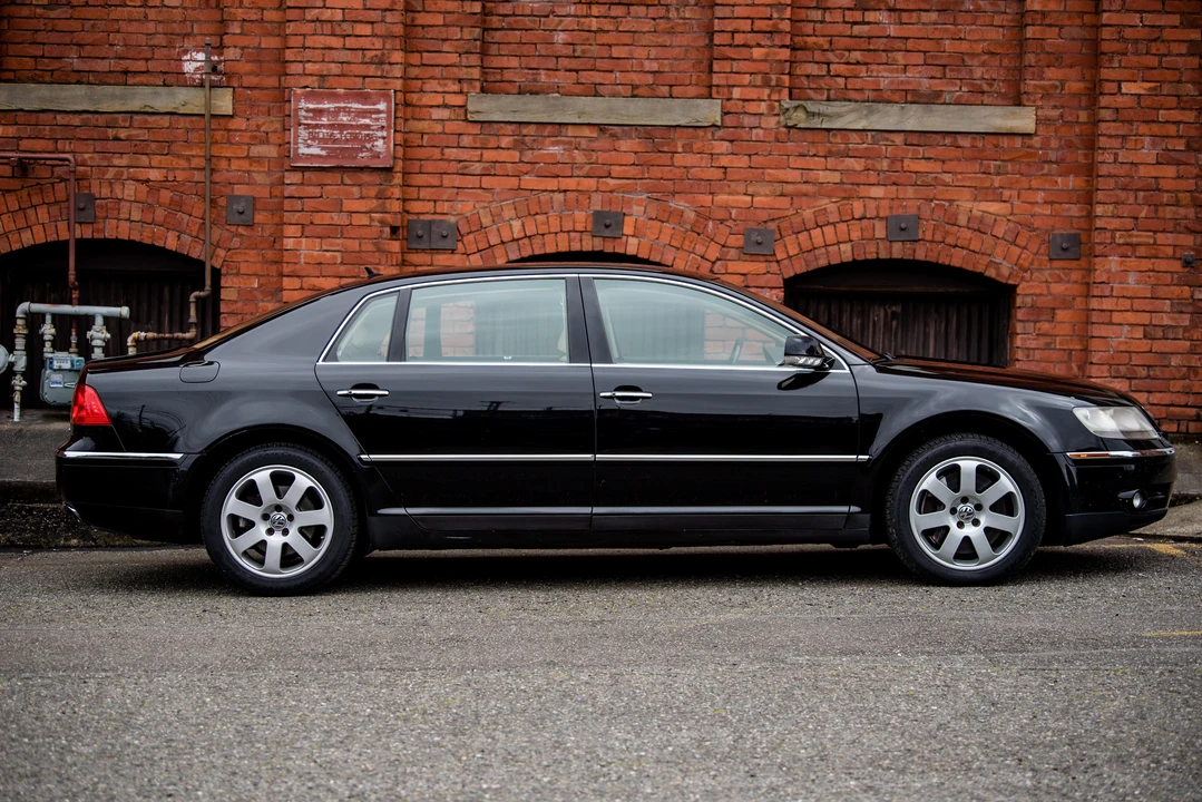 2004 Volkswagen Phaeton - Image 14 of 31