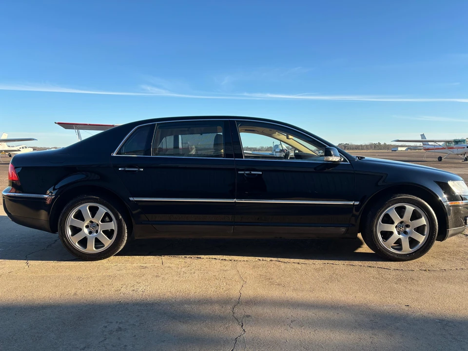 2004 Volkswagen Phaeton - Image 14 of 31