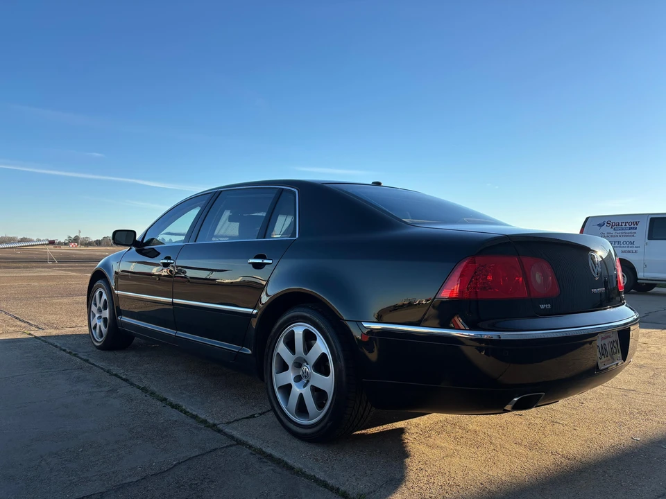 2004 Volkswagen Phaeton - Image 11 of 31