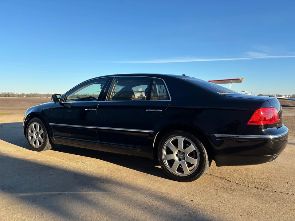 2004 Volkswagen Phaeton - Image 8 of 31