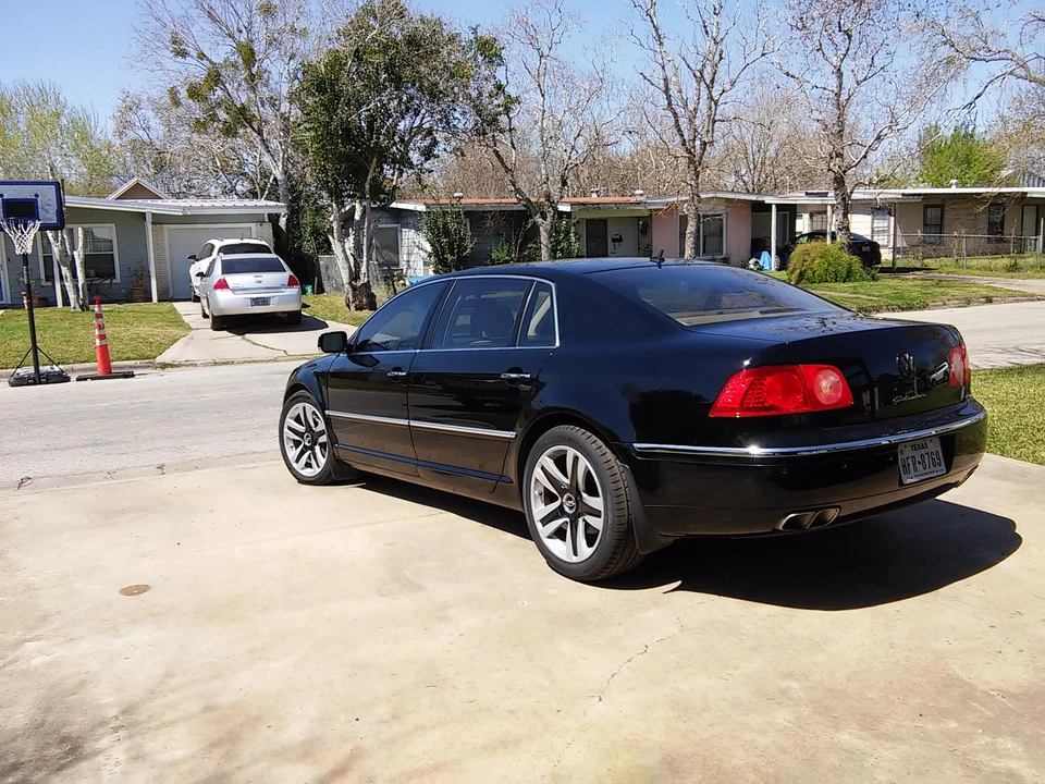2004 Volkswagen Phaeton - Image 10 of 19