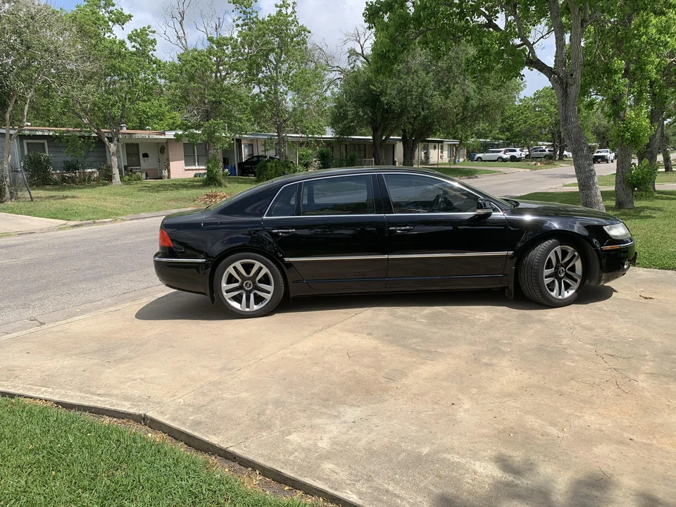 2004 Volkswagen Phaeton - Image 29 of 31