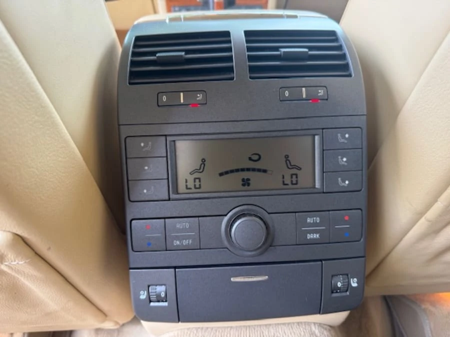 2004 Volkswagen Phaeton - Image 21 of 28