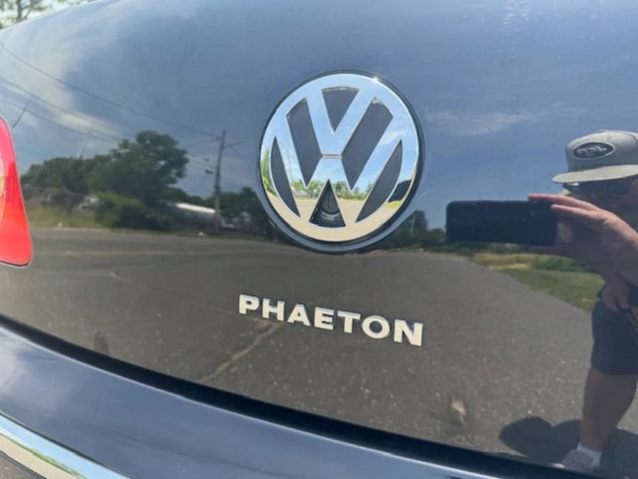 2004 Volkswagen Phaeton - Image 13 of 28