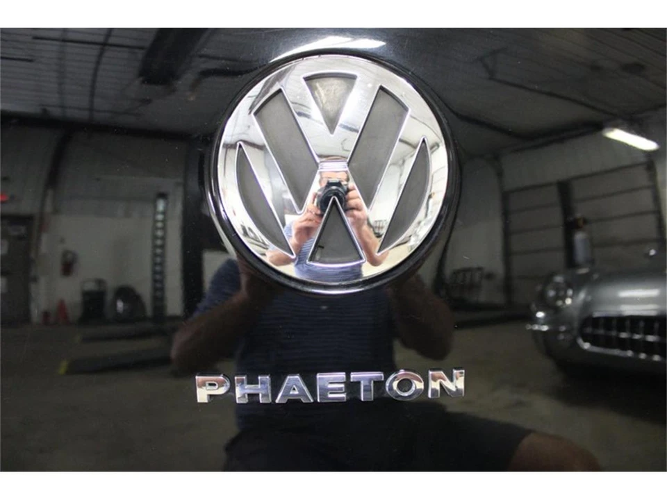 2004 Volkswagen Phaeton - Image 13 of 31