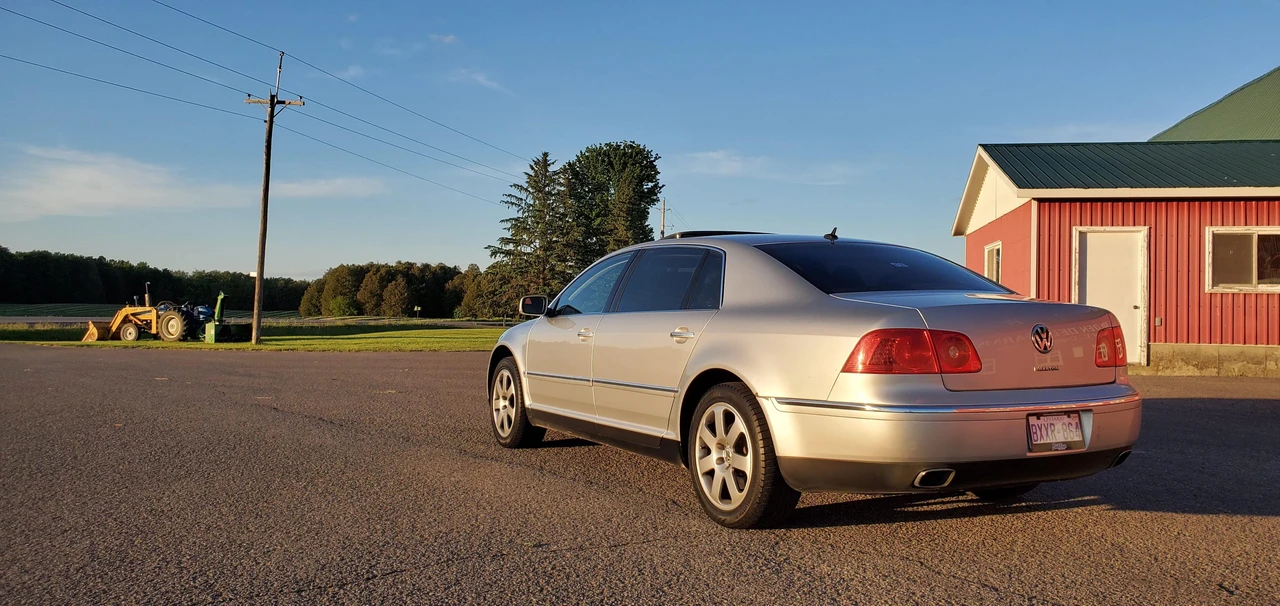 2004 Volkswagen Phaeton - Image 14 of 31