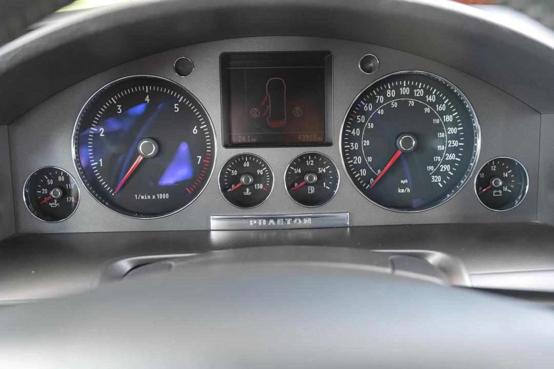 2004 Volkswagen Phaeton - Image 26 of 31