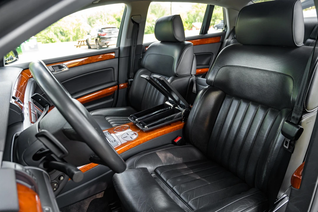 2004 Volkswagen Phaeton - Image 24 of 31