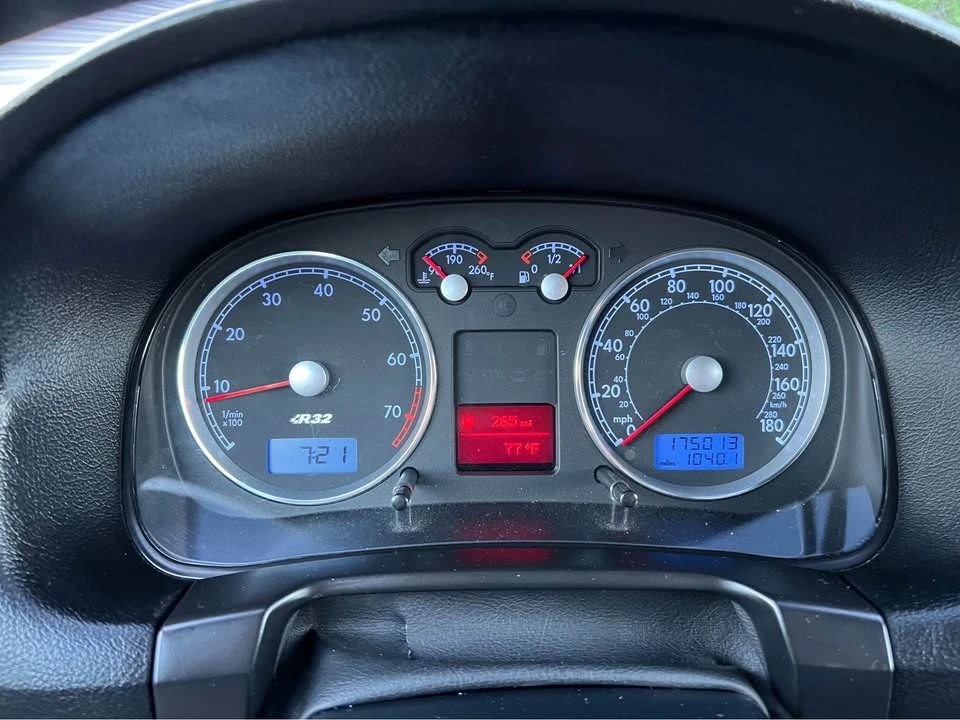 2004 Volkswagen R32 Mk4 - Image 13 of 21