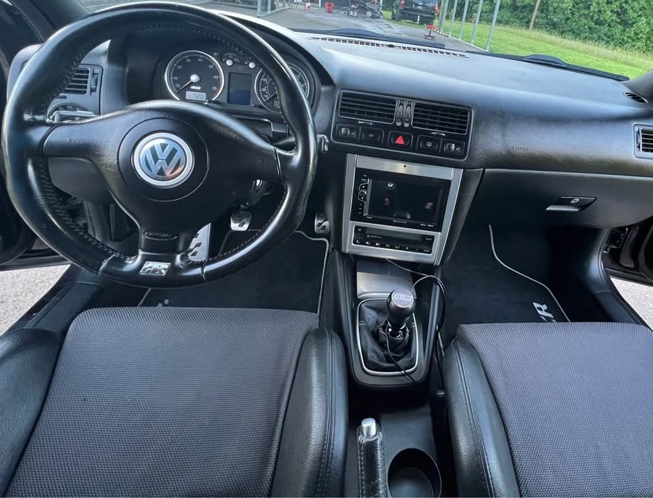 2004 Volkswagen R32 Mk4 - Image 12 of 21