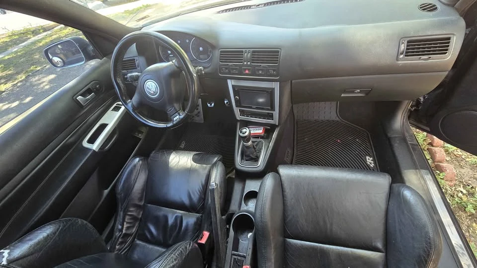 2004 Volkswagen R32 Mk4 - Image 11 of 15