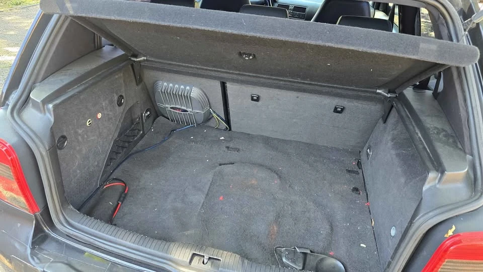2004 Volkswagen R32 Mk4 - Image 9 of 15