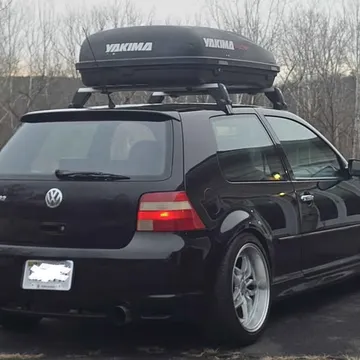 2004 Volkswagen R32 Hatchback 2D
