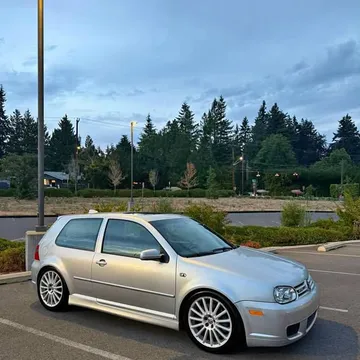 2004 Volkswagen R32 Hatchback 2D