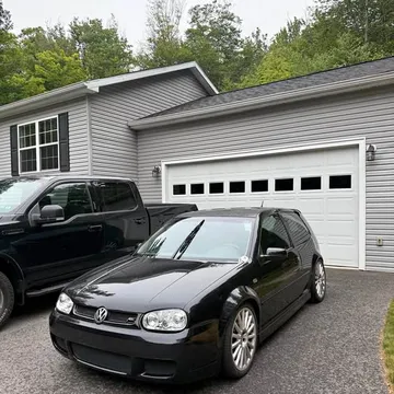 2004 Volkswagen R32 Hatchback 2D