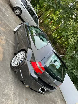 2004 Volkswagen R32 Hatchback 2D