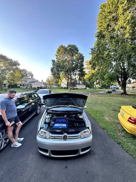 2004 Volkswagen R32 Hatchback 2D