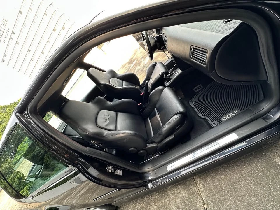 2004 Volkswagen R32 Mk4 - Image 11 of 16