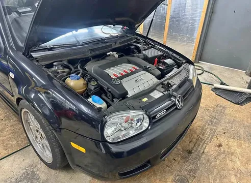 2004 Volkswagen R32 Hatchback 2D