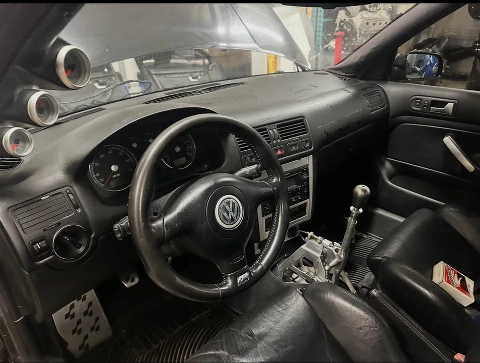 2004 Volkswagen R32 Mk4 - Image 2 of 10