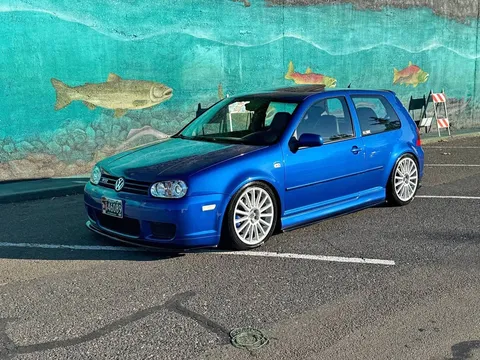 2004 Volkswagen R32 Hatchback 2D