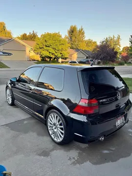 2004 Volkswagen R32 Hatchback 2D