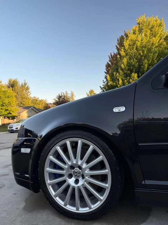 2004 Volkswagen R32 Mk4 - Image 2 of 9