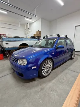 2004 Volkswagen R32 Hatchback 2D