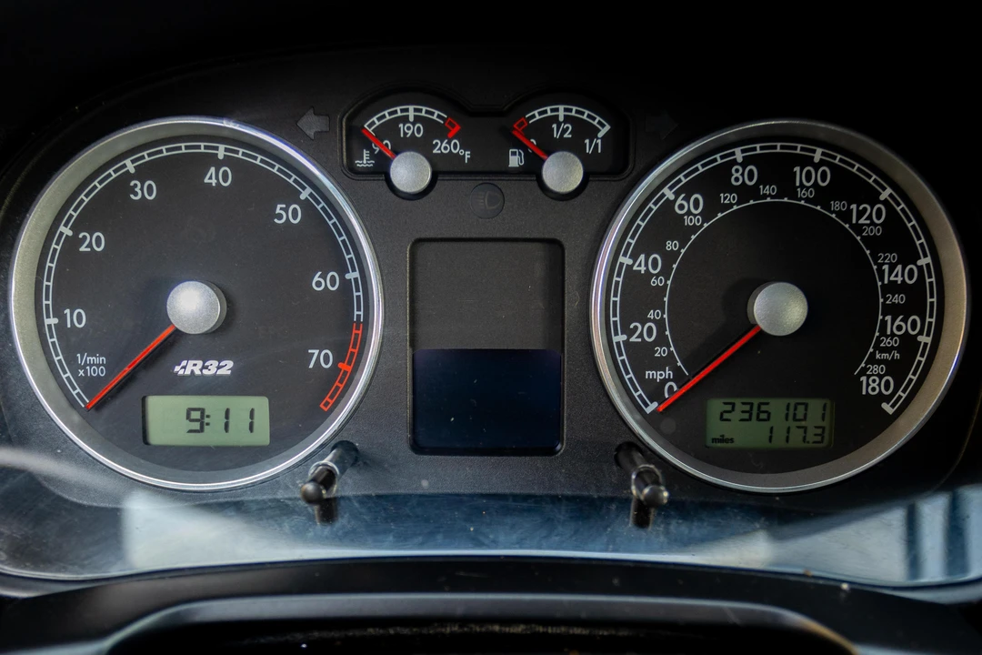 2004 Volkswagen R32 Mk4 - Image 28 of 31