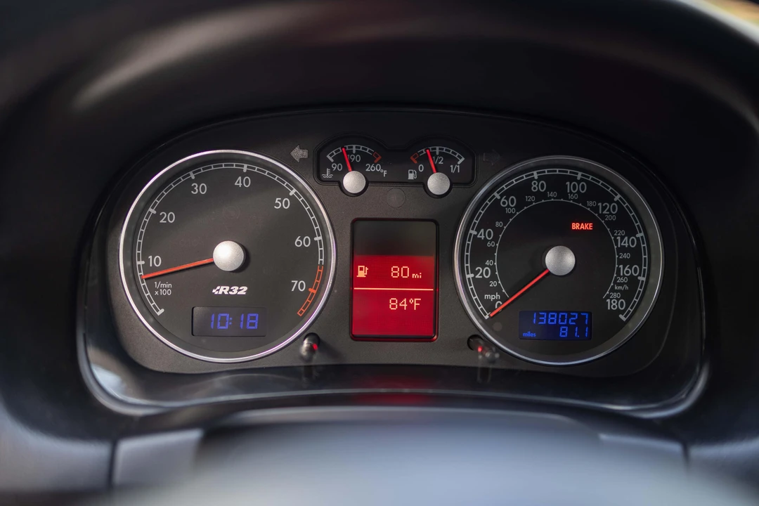 2004 Volkswagen R32 Mk4 - Image 28 of 31