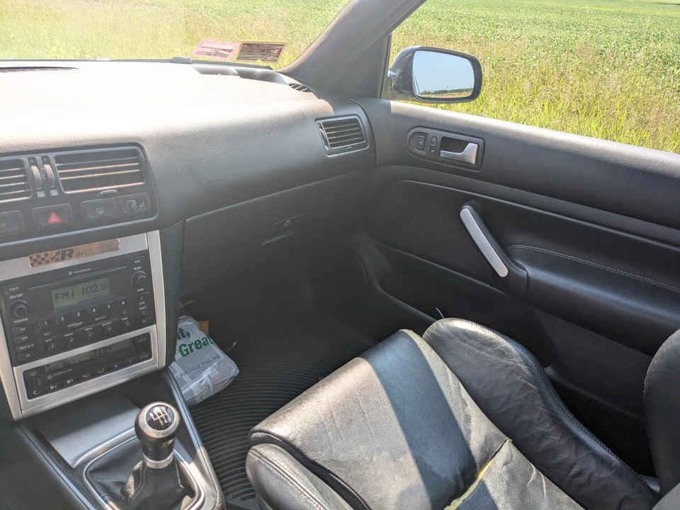 2004 Volkswagen R32 Mk4 - Image 10 of 18
