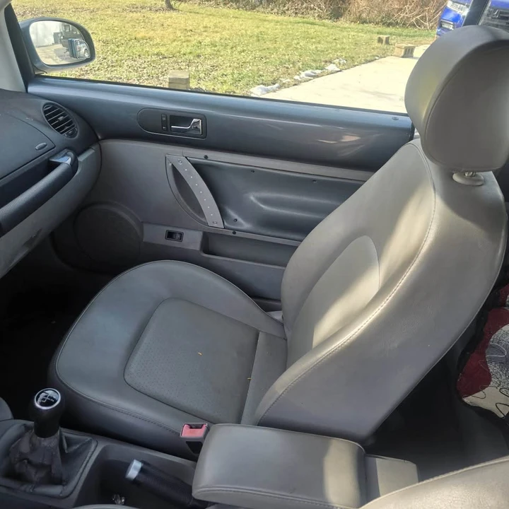 2004 Volkswagen New Beetle - Image 2 of 6