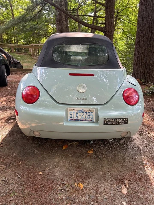 2004 Volkswagen New Beetle - Image 2 of 10