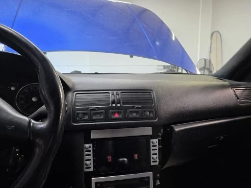 2004 Volkswagen R32 Mk4 - Image 13 of 20