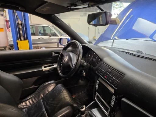 2004 Volkswagen R32 Mk4 - Image 11 of 20