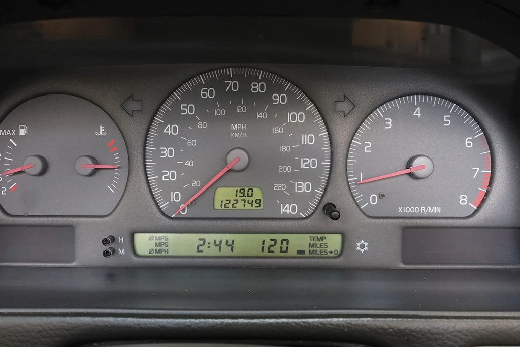 2004 Volvo C70 1st Gen - Image 12 of 31