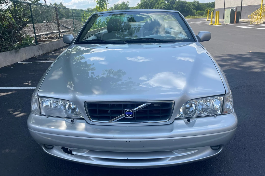 2004 Volvo C70 1st Gen - Image 2 of 31
