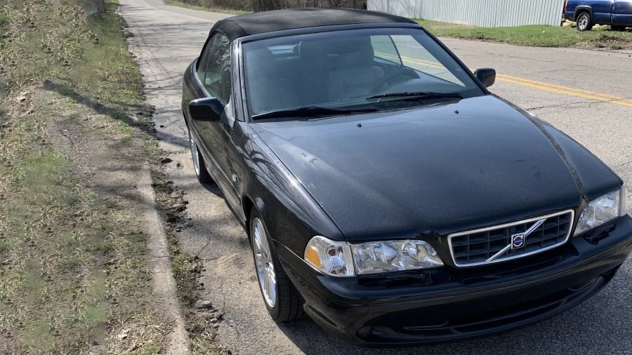 2004 Volvo C70 1st Gen - Image 2 of 5