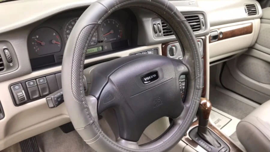 2004 Volvo C70 1st Gen - Image 5 of 7