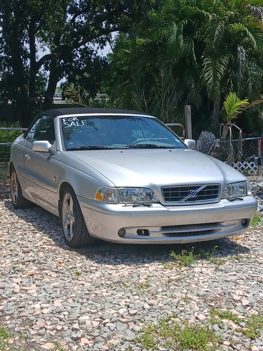 2004 Volvo C70 1st Gen - Image 2 of 2