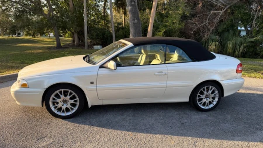 2004 Volvo C70 1st Gen - Image 2 of 13