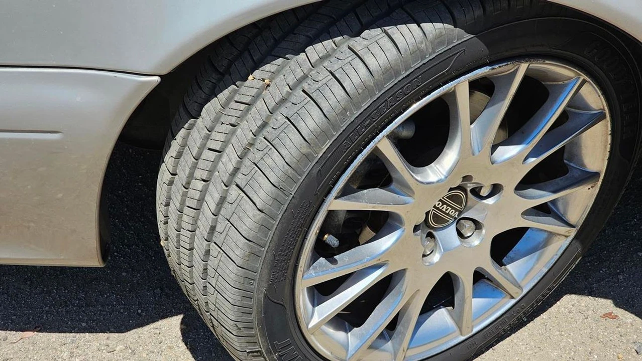 2004 Volvo C70 1st Gen - Image 27 of 31