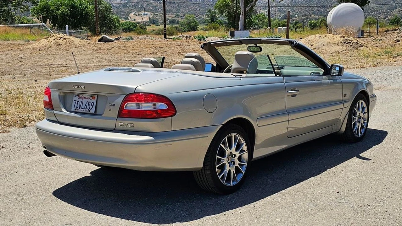 2004 Volvo C70 1st Gen - Image 19 of 31