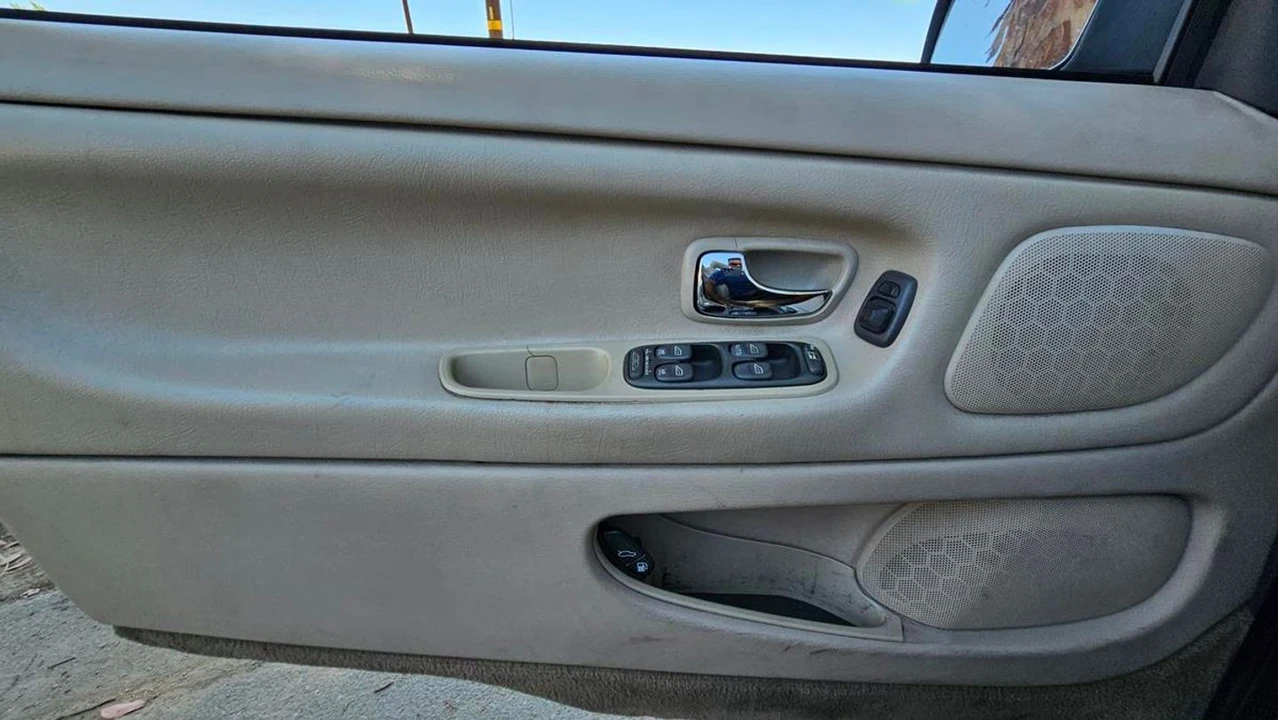 2004 Volvo C70 1st Gen - Image 26 of 31